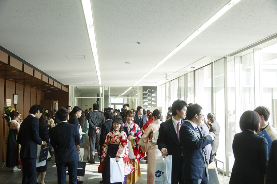 平成30年度東京有明医療大学卒業式が盛大に執り行われました 東京有明医療大学 平成30年度東京有明医療大学卒業式が盛大に執り行われました 東京有明医療大学